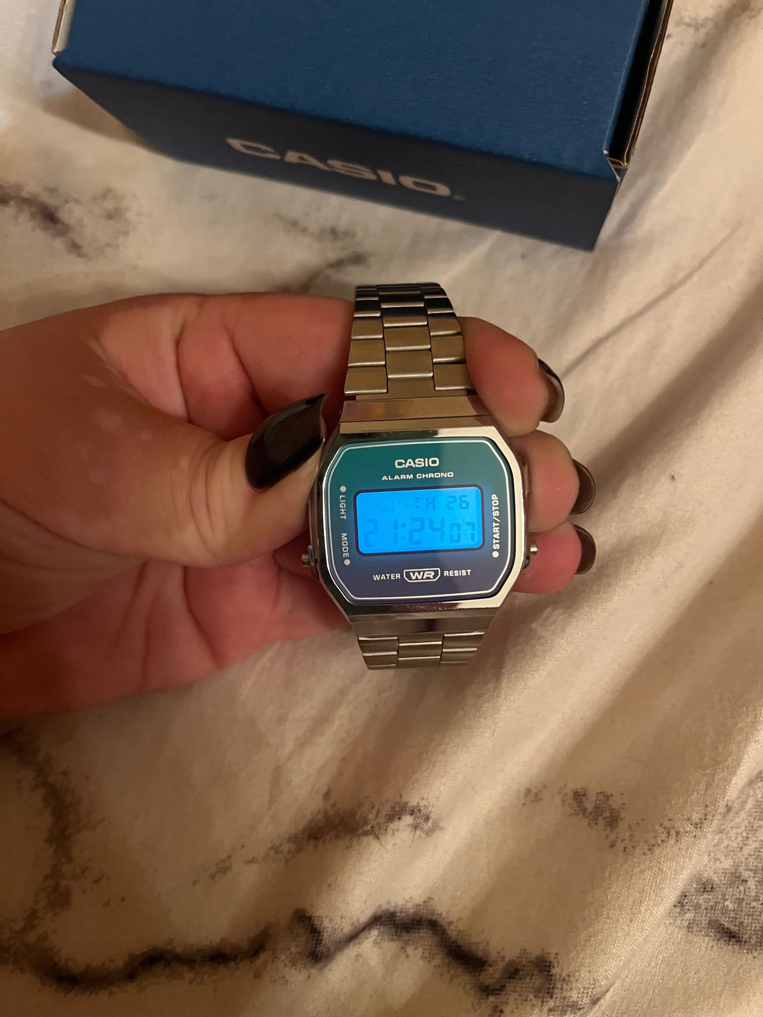 Нов унисекс часовник Casio