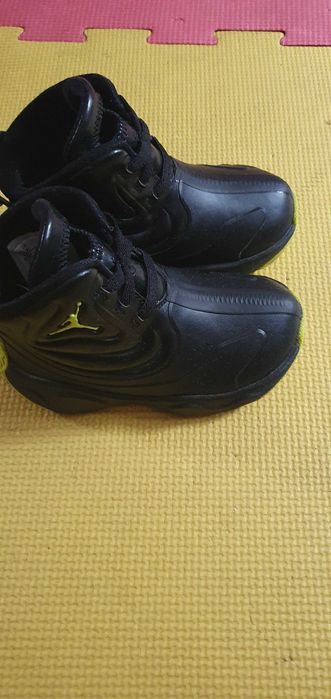 Ghetuțe copii Jordan mărimea 23,5