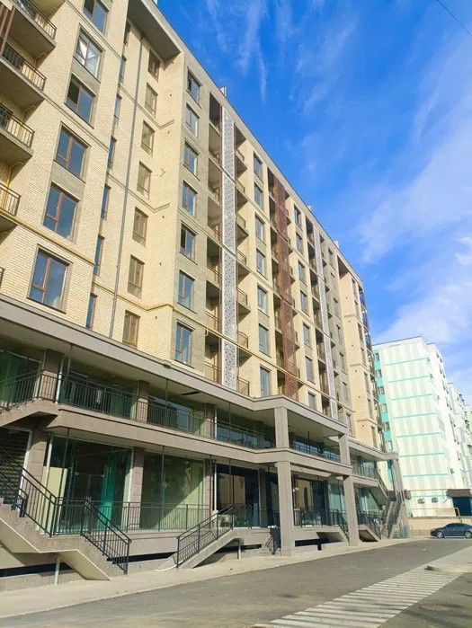 Срочна продаётся 4 комнатная квартира ул . Махтумкули