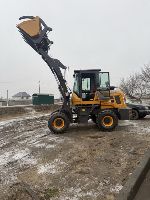 Погрузчик фронтальный +Вилы.