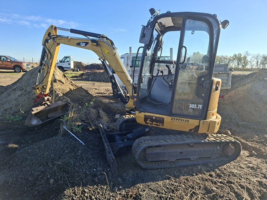 Inchiriere buldoexcavator si miniexcavator