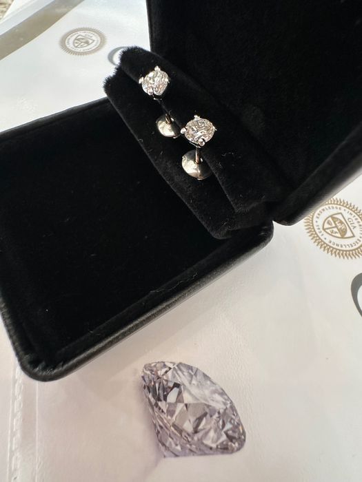 серьги пусеты с бриллиантами по 0,5 карат