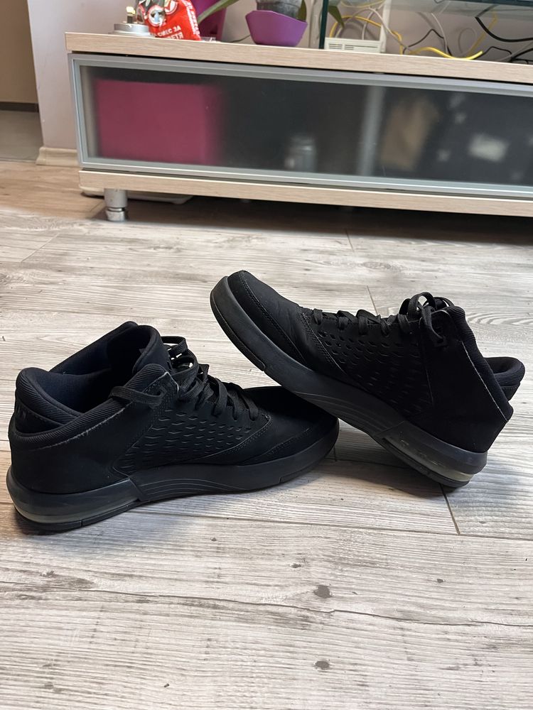 Маратонки Air Jordan 42.5