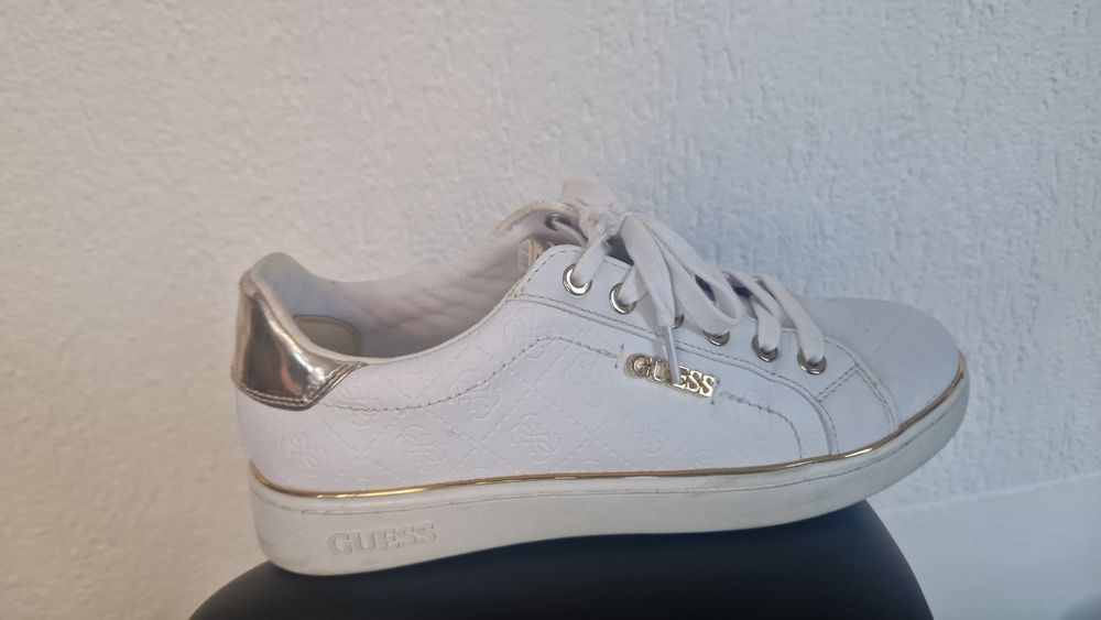 Adidasi guess, mărimea 39.