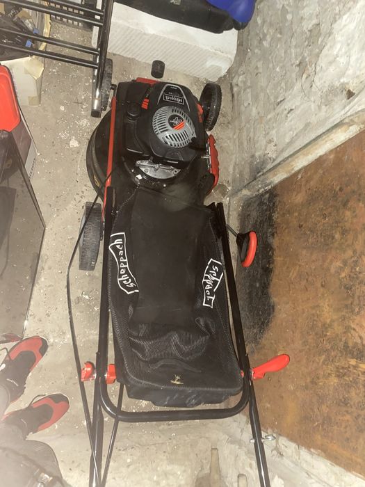 Masina de tuns iarba