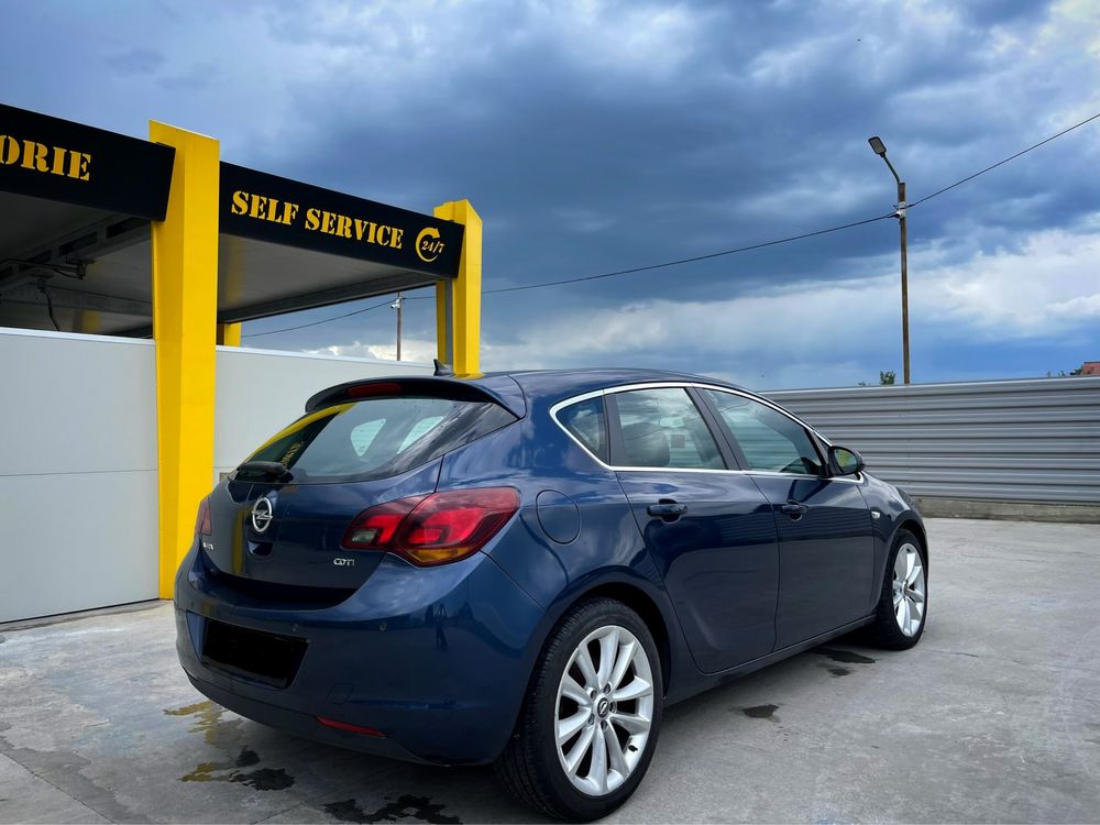 Opel Astra J- Navi/Xenon/Dublu climatronic/Senzori-Import