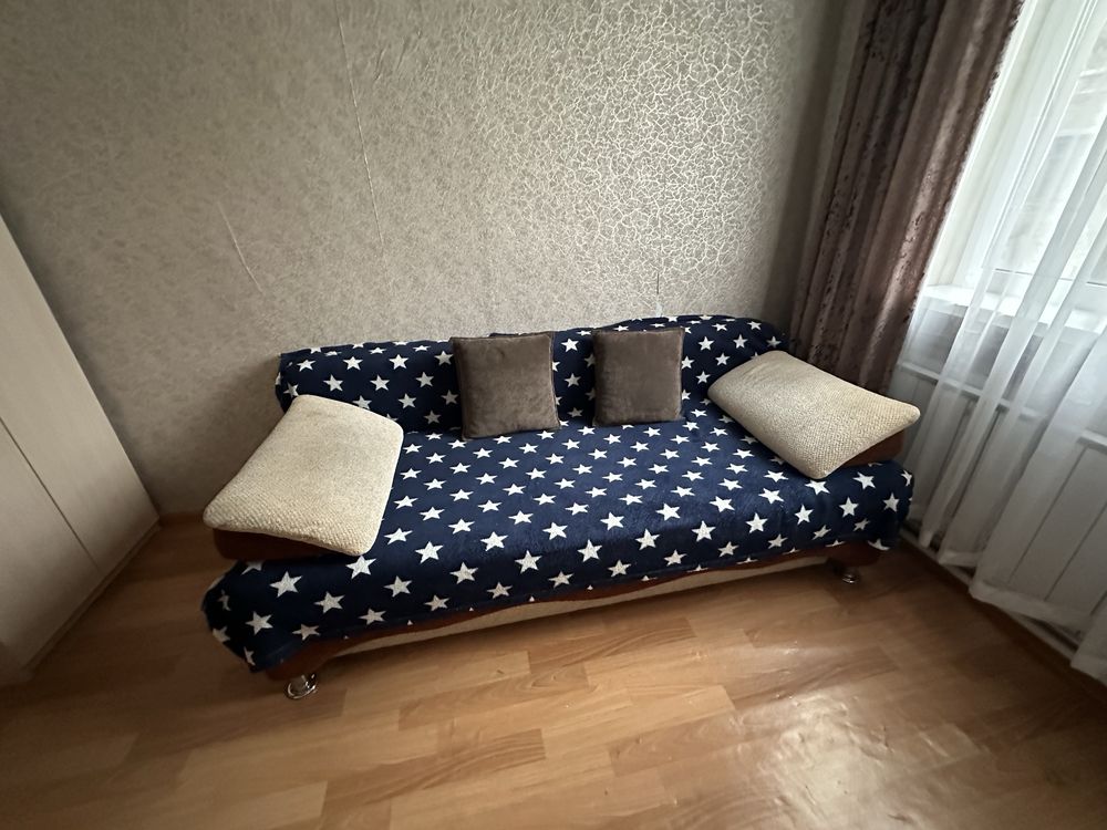 Продается диван в хорошем состояние