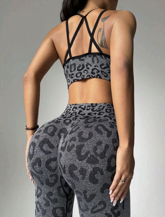 Shein нов дамски спортен комплект