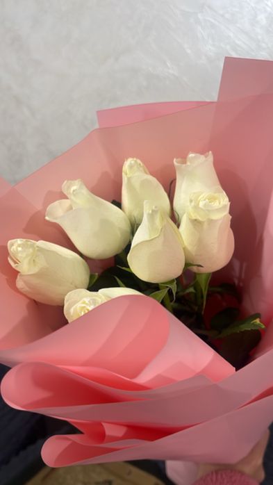 Продам белые розы