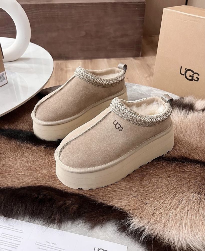 Papuci UGG cititi descrierea