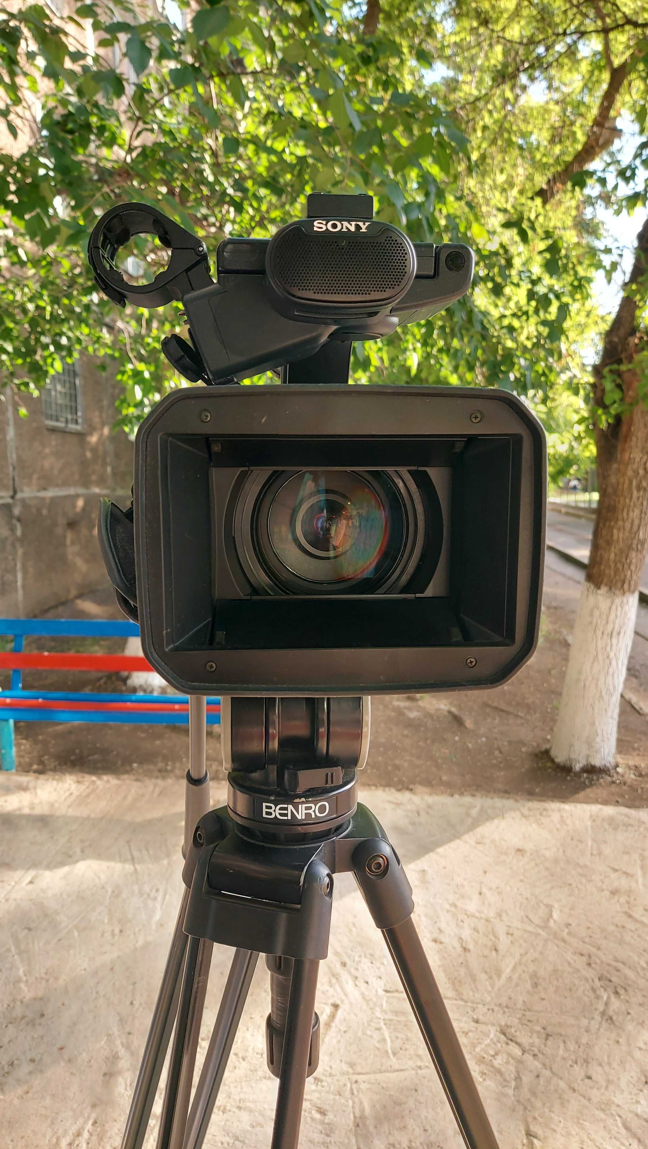 Видеокамера SONY HDR- AX 2000