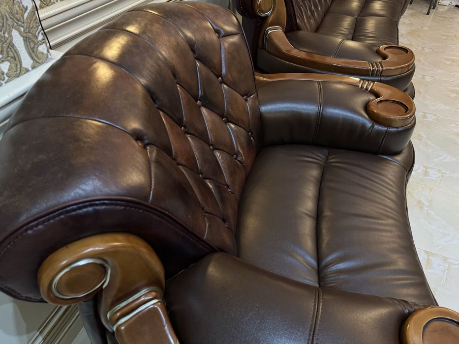 Кожаный диван, из натурального дерева