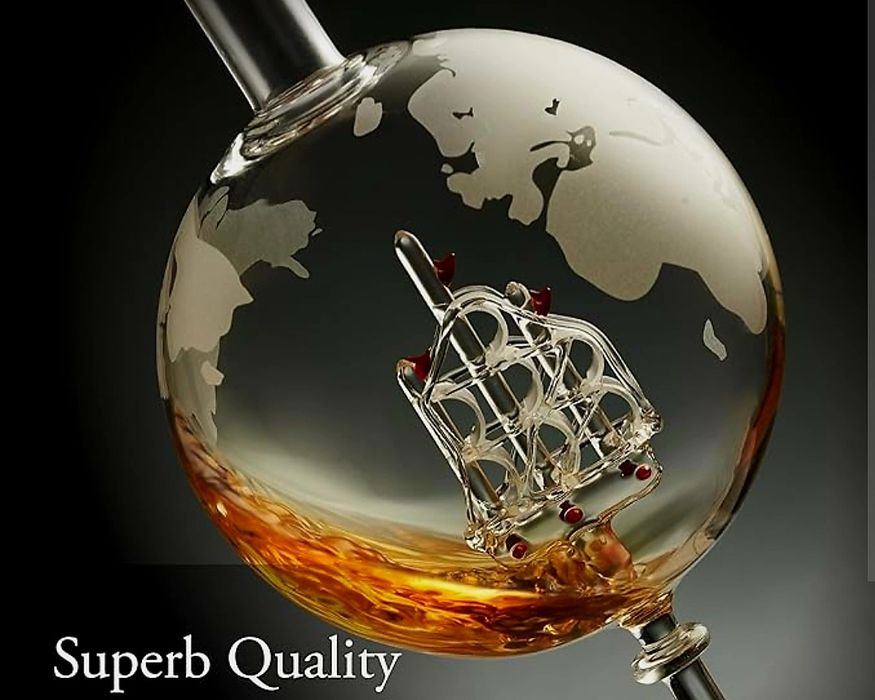 Подарък с характер : стъклен глобус декантер със стойка и чаши