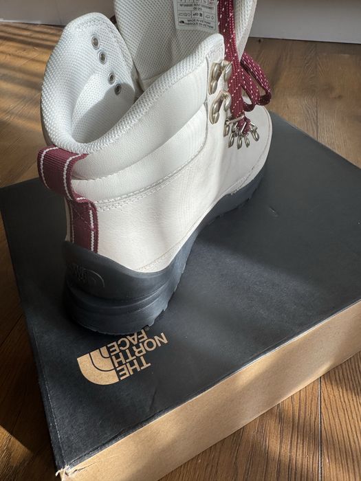 Обувки North Face