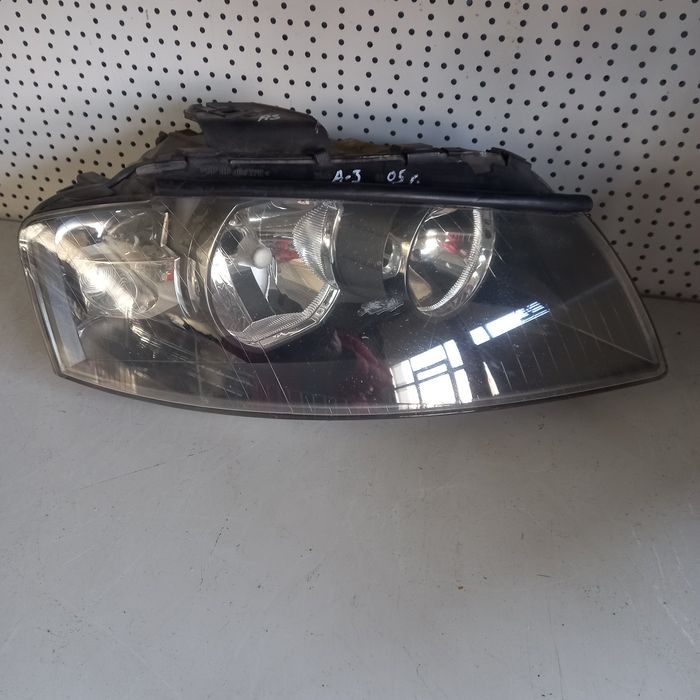 Фар Audi A3 2005г