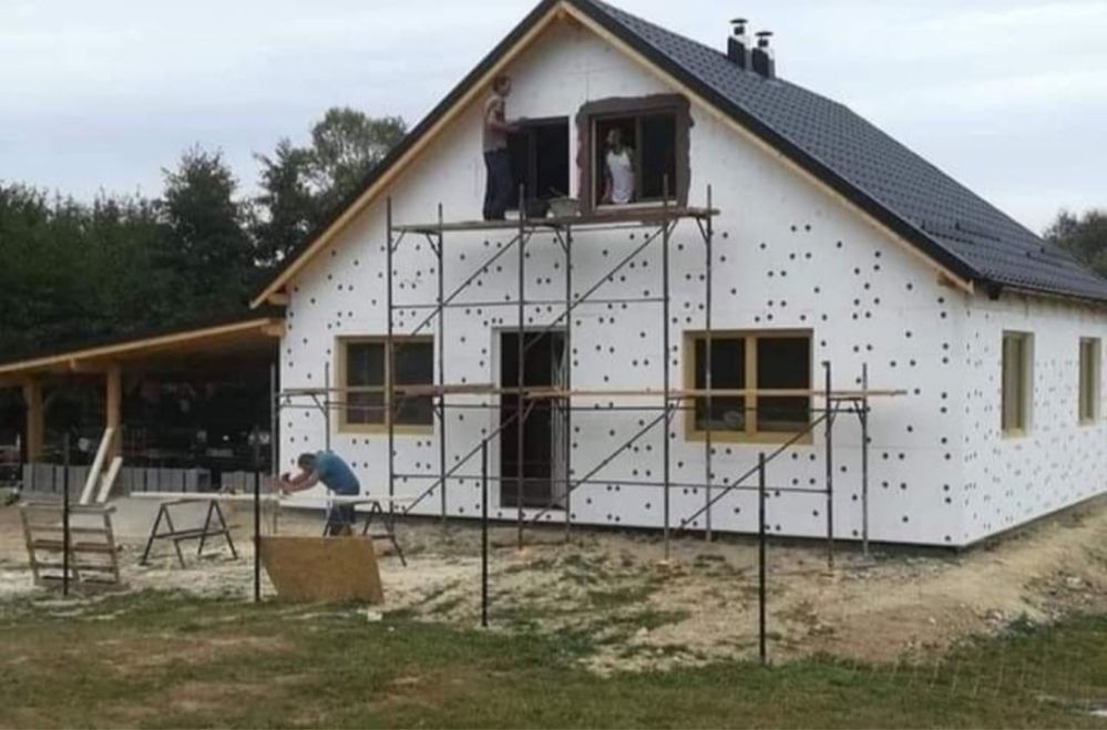 Executam case pe structura metalica sau casute din lemn