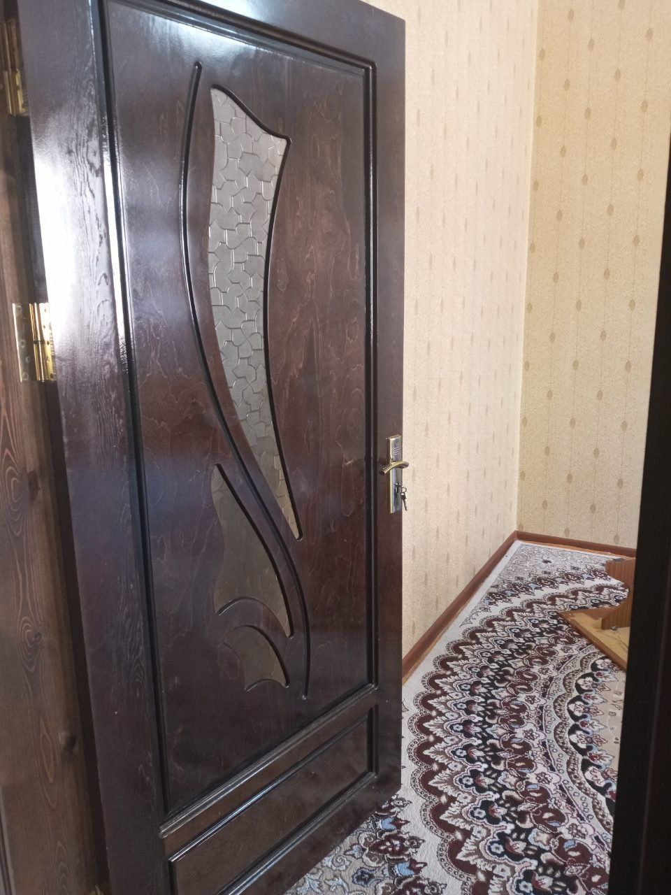 1 хонали 2-этажда жойлашган квартира ижарага берилади