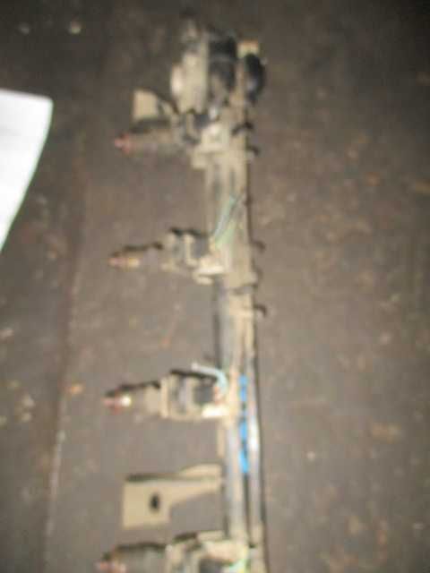Injector injectoare rampa FORD FIESTA MK7 an 2010 motor 1,25 benzina