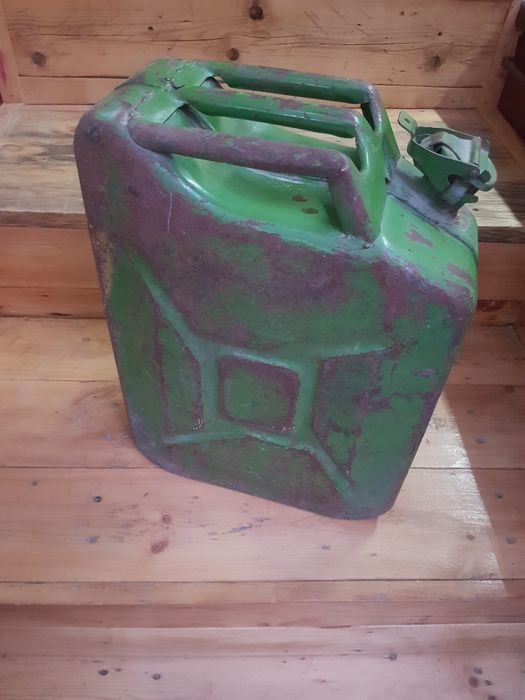 Канистры по 20л. 6 шт.