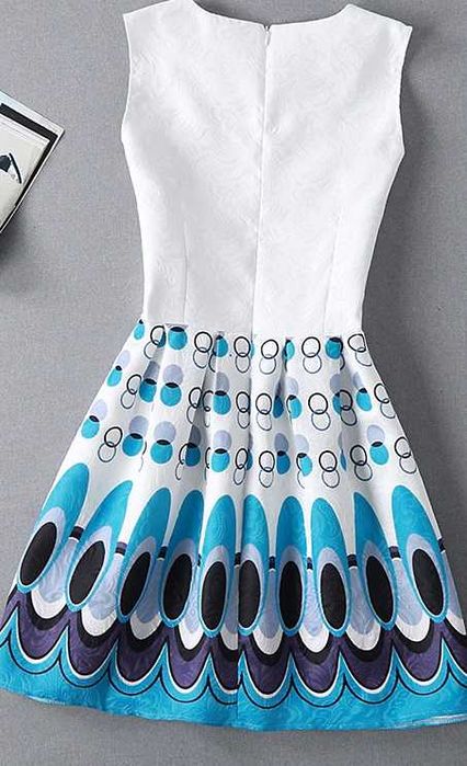 Rochita alba cu imprimeuri albastre, mov si negre cod 6914