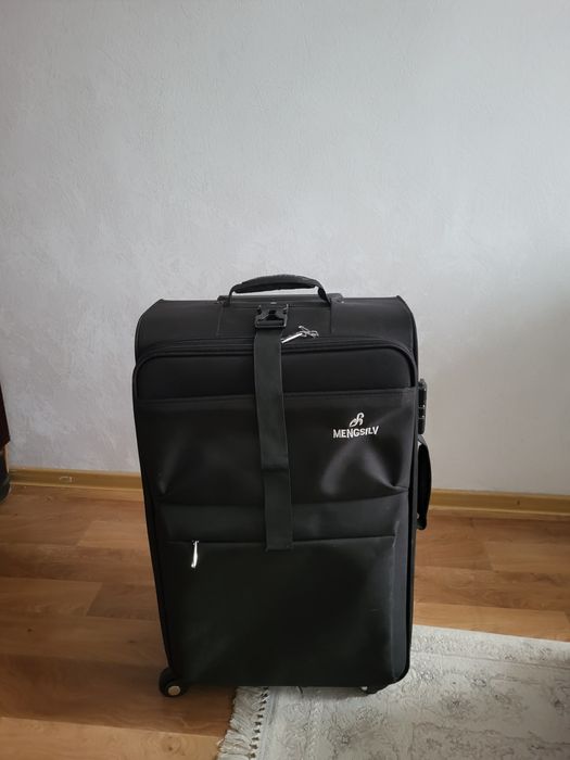 Продам чемодан,  черный,  в хорошем состоянии