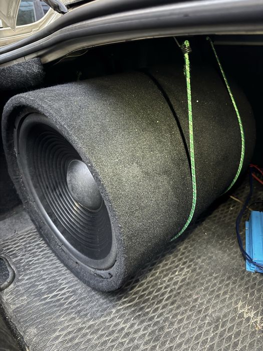 Subwoofer si statie