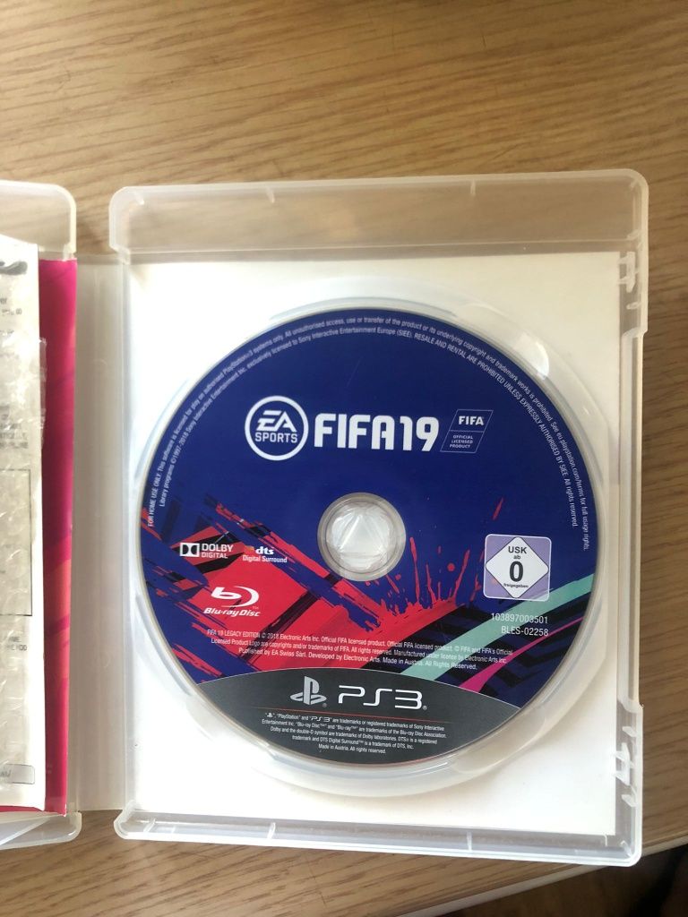Vând joc FIFA 19