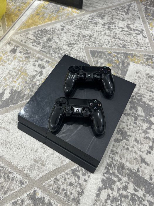 Playstation 4 сатылады жаксы состояниеде 3 джойстик