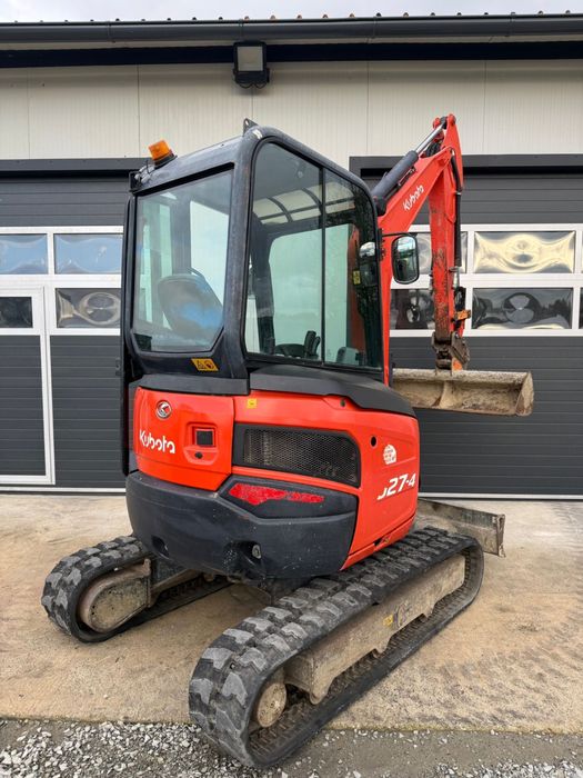 Miniescavator kubota 2,7 tone . Posibilitate rate avans 0