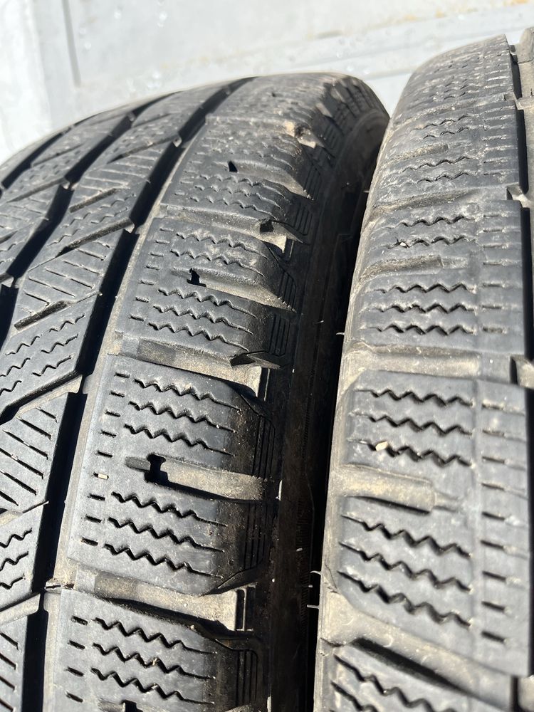 2 бр. зимни гуми за бус 215/65/16C Hankook 6/7 mm DOT 3519/3621