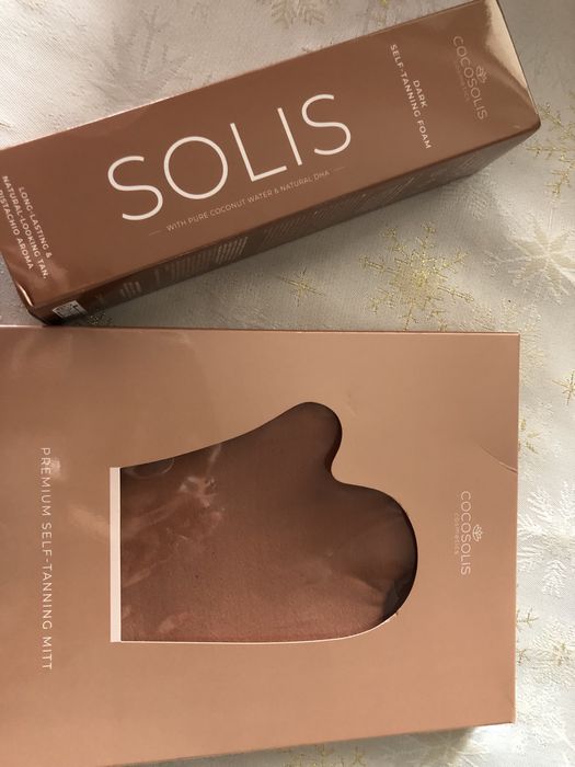 Невероятен автобронзант на Cocosolis за тен с кадифена ръкавица