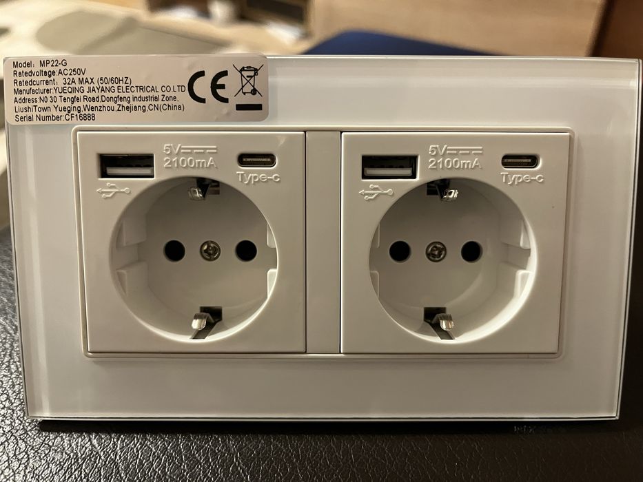 Двоен контакт с USB