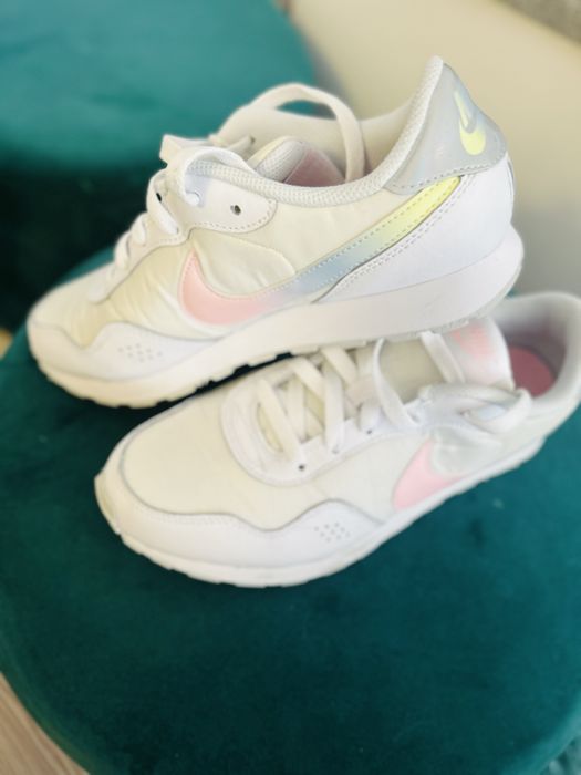 Adidasi dama 38,5 Nike