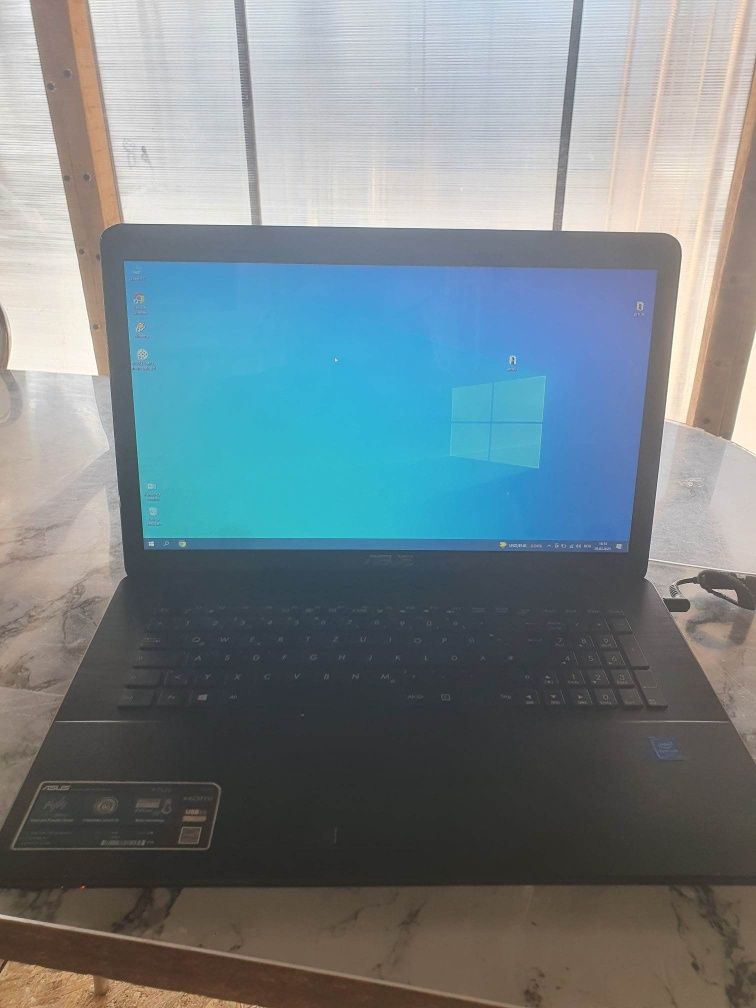 Laptop asus R752S SonicMaster , memorie ram 8gb,hdd 1 Tb