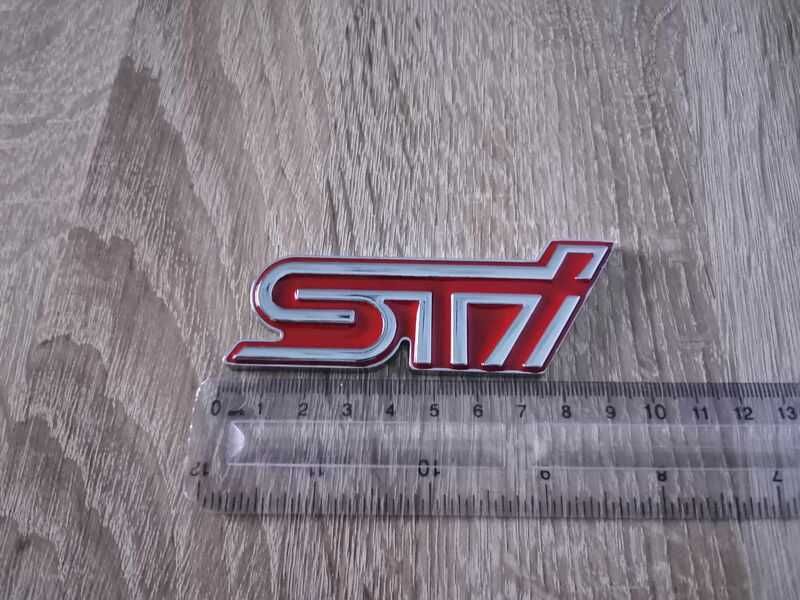 Subaru STI червена метална емблема