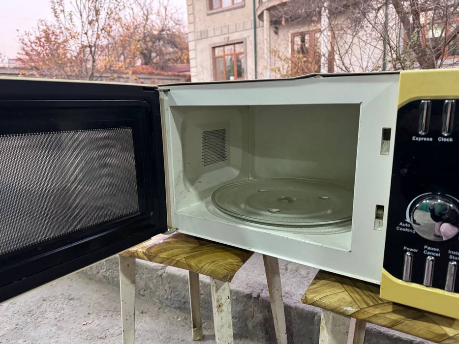 Продается микроволновка печь