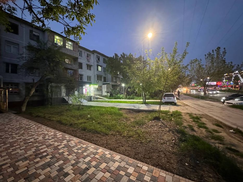 Юнусабад- 13 квартал 2/1/4 дом вдоль центральной дороги ор-тир Анжир
