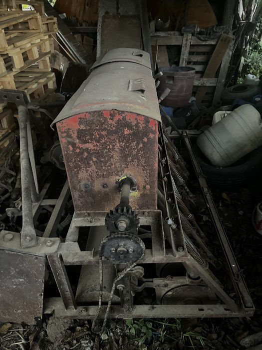 Semănătoare de păioase cu freză și cardan