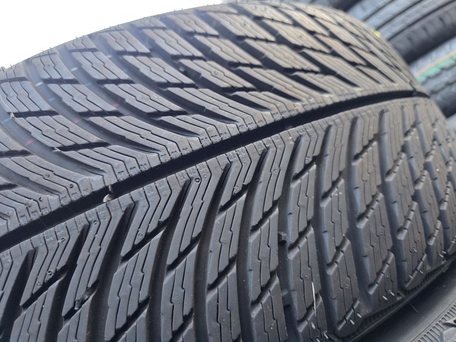 2бр Като нови зимни гуми 235 55 17 - Michelin - DOT 2025