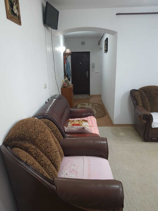 Închiriez apartament