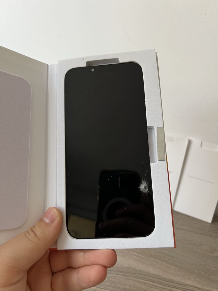 Оригинален дисплей за iPhone 13 PRO MAX, със забележка!