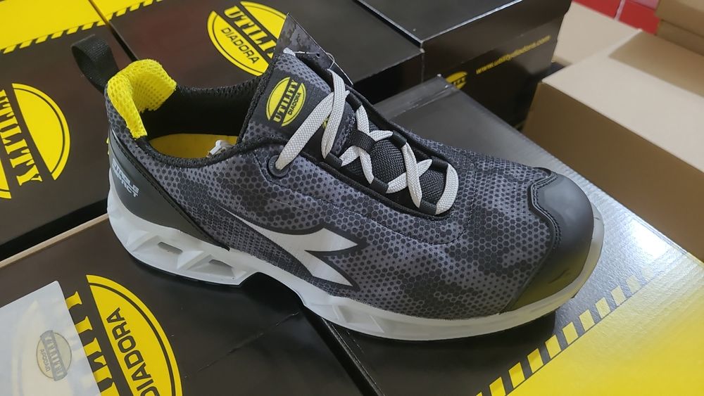 Adidași cu protecție S1