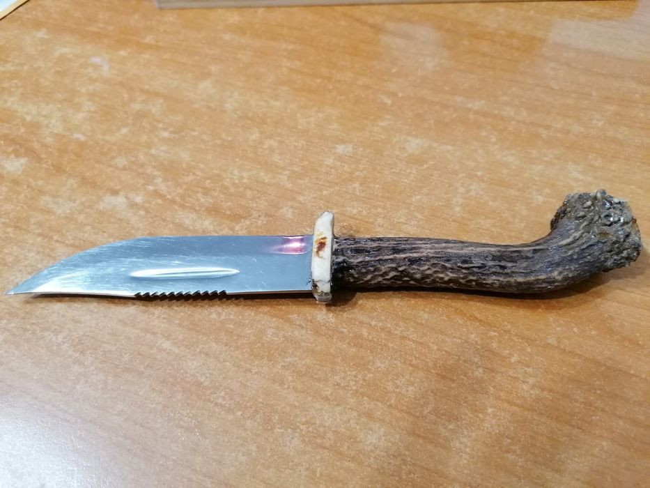 Cuțit de vânătoare vintage, mâner din corn de cerb.