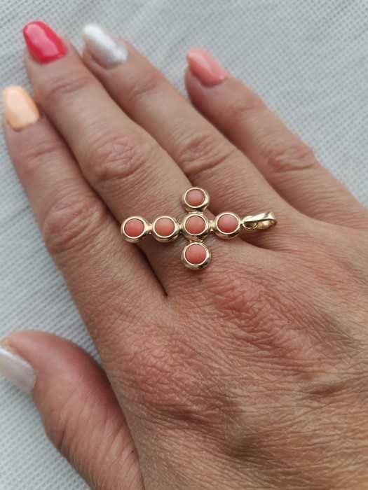 Cruciulita Cruce Aur 14K Cu Coral Natural