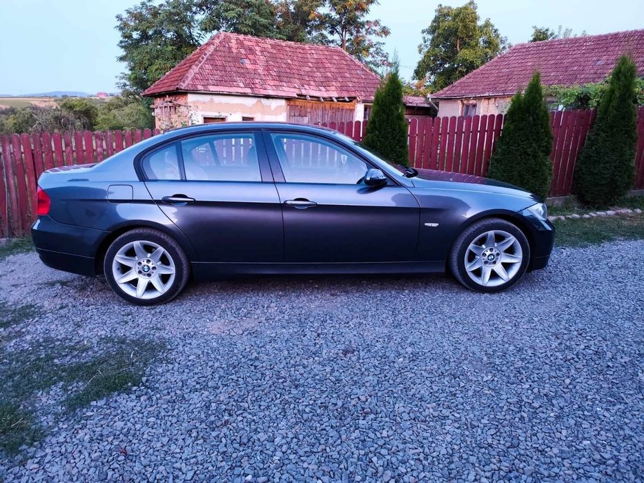 Vând BMW anul 2006 benzina