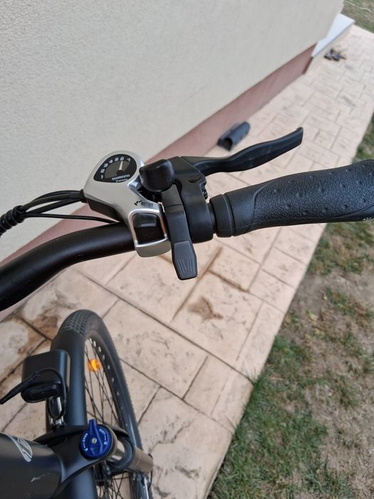 Vand bicicleta electrica care se accelerează de la buton