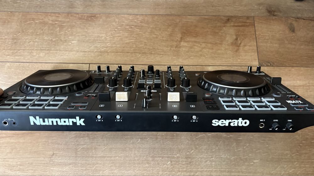 Vand consola Dj Numark NS4FX