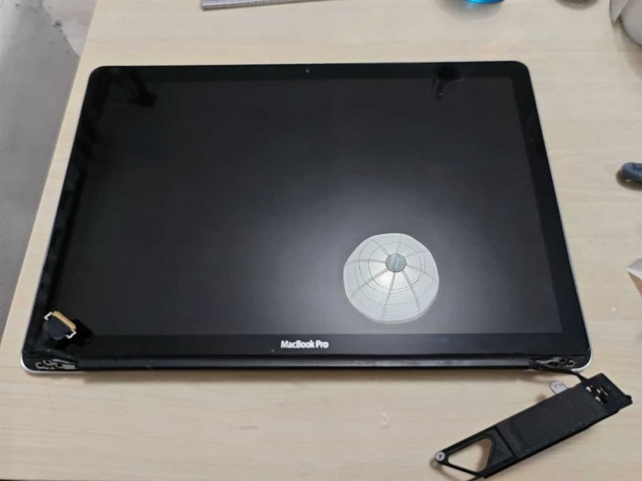 Display Apple MacBook Pro 15" + capac si cabluri