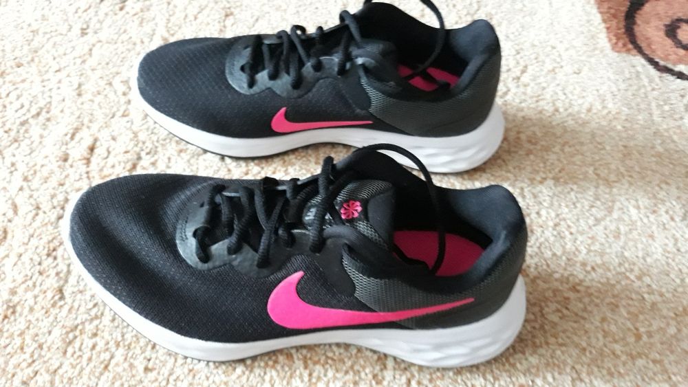 Vând adidași noi ,mărimea 38( 24 cm lungime) preț 150lei.