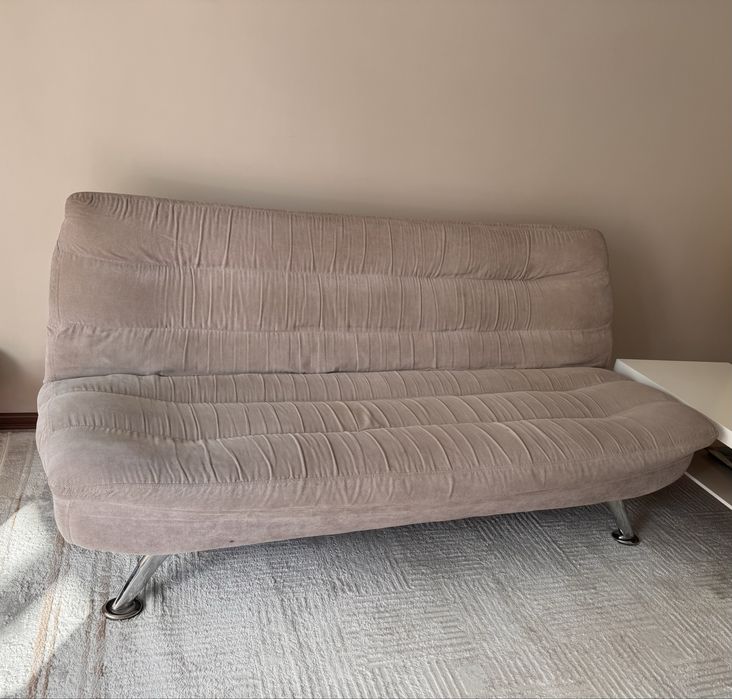 Диван раскладной б/у кофейного цвета